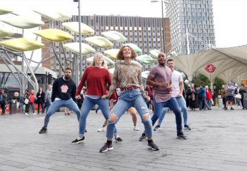 Houston teacher’s ‘quarantine flash mob’ brings music